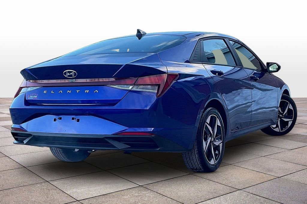 Used 2023 Hyundai Elantra SEL w/ Convenience Package image 12