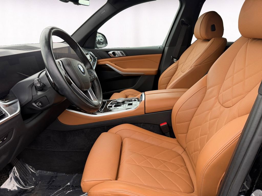 Used 2024 BMW X5 xDrive50e image 9