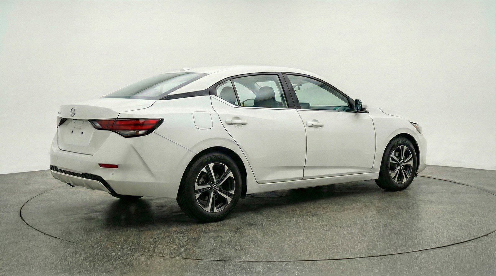 Used 2025 Nissan Sentra SV image 9
