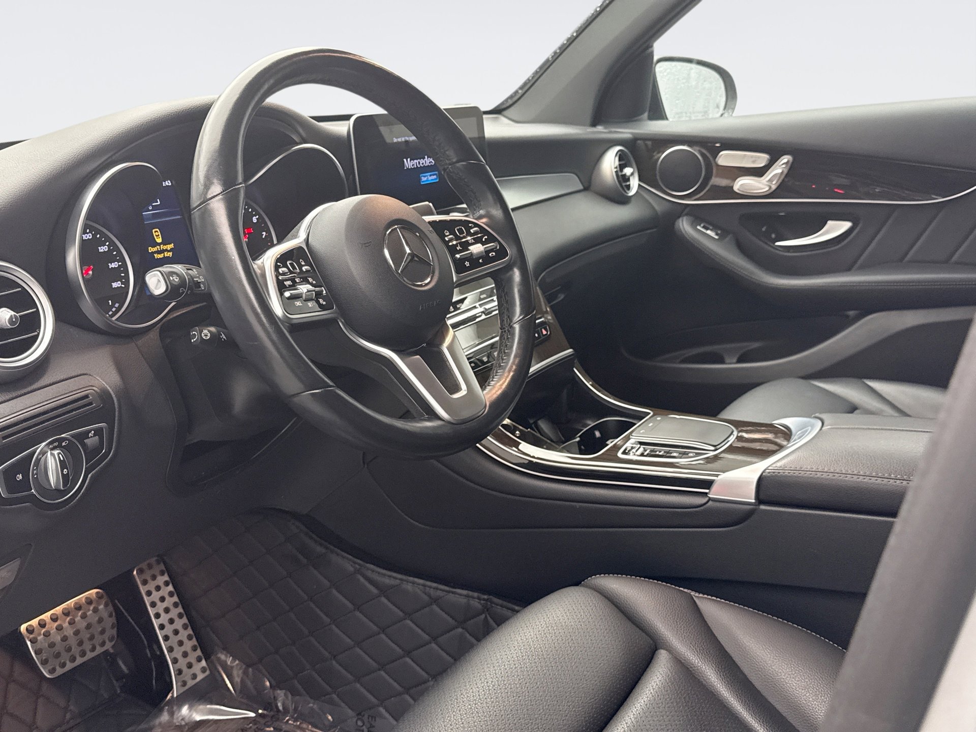 Used 2022 Mercedes-Benz GLC 300 4MATIC image 10