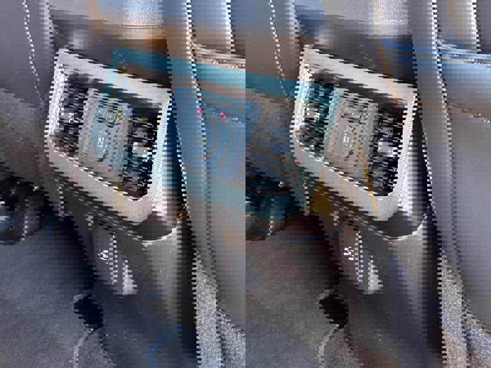 Used 2025 Ford F250 Platinum w/ FX4 Off-Road Package image 21