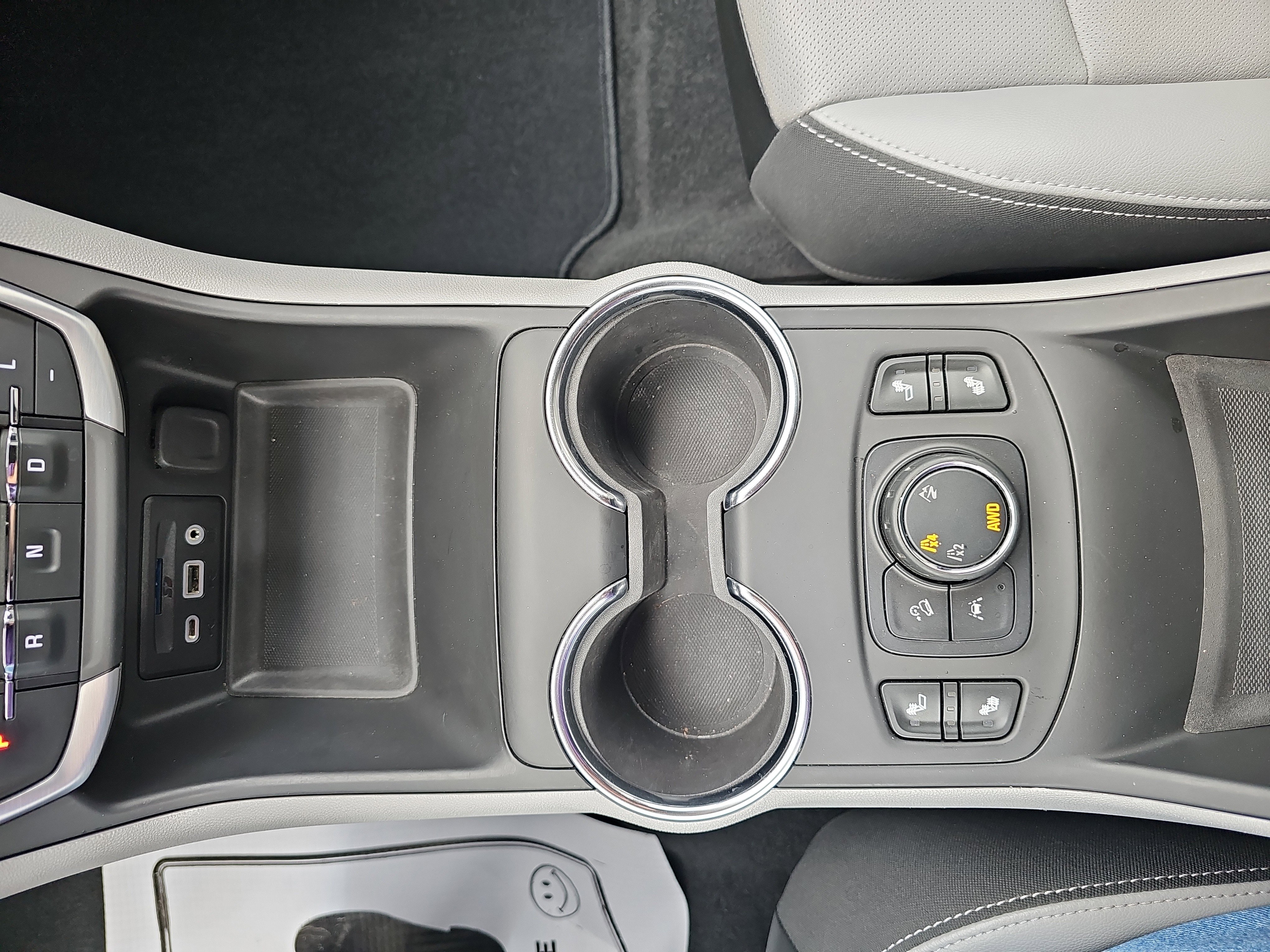 Used 2024 GMC Terrain SLT w/ LPO, Floor Liner Package image 32