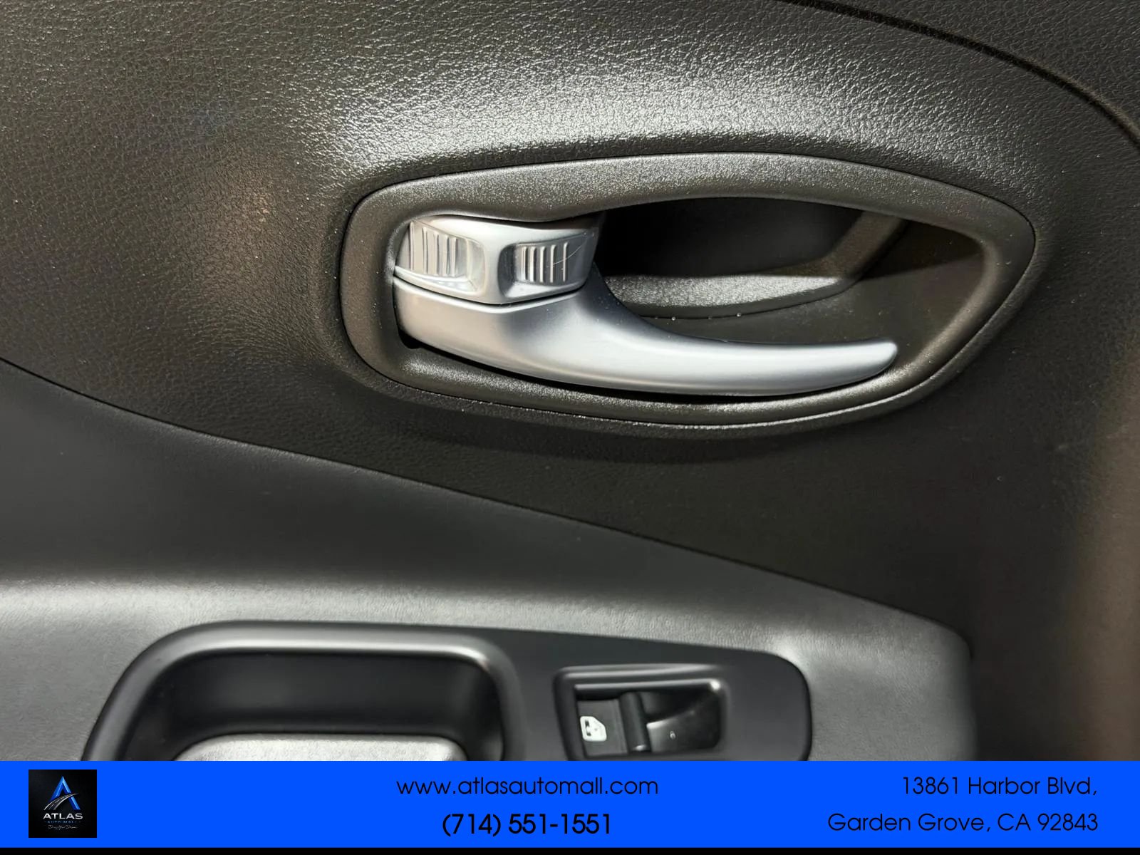 Used 2017 Jeep Renegade Altitude FWD image 17