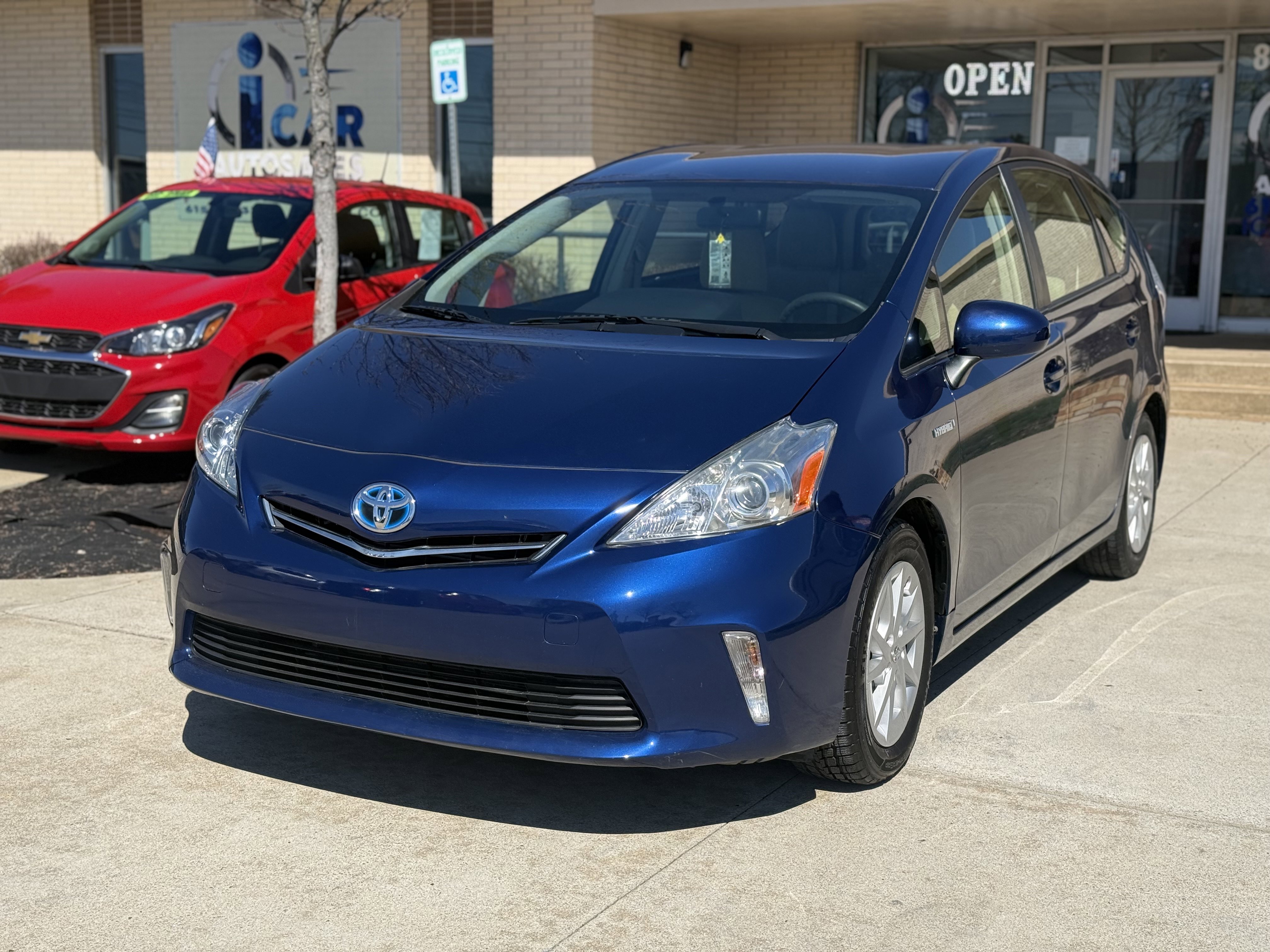 Used 2012 Toyota Prius V Two image 1
