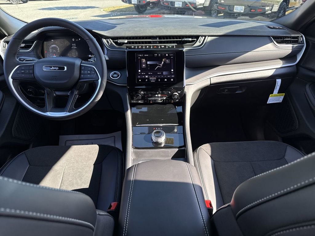 New 2025 Jeep Grand Cherokee Altitude image 26