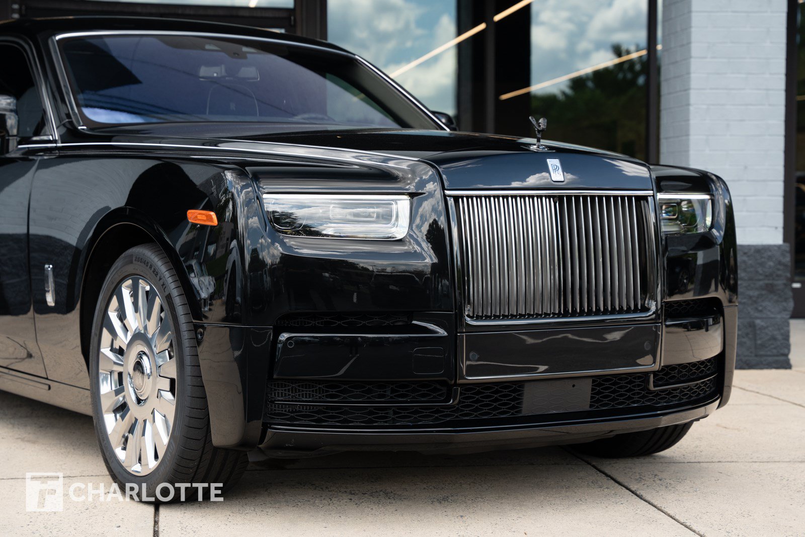 Used 2023 Rolls-Royce Phantom Extended Wheelbase RWD image 2