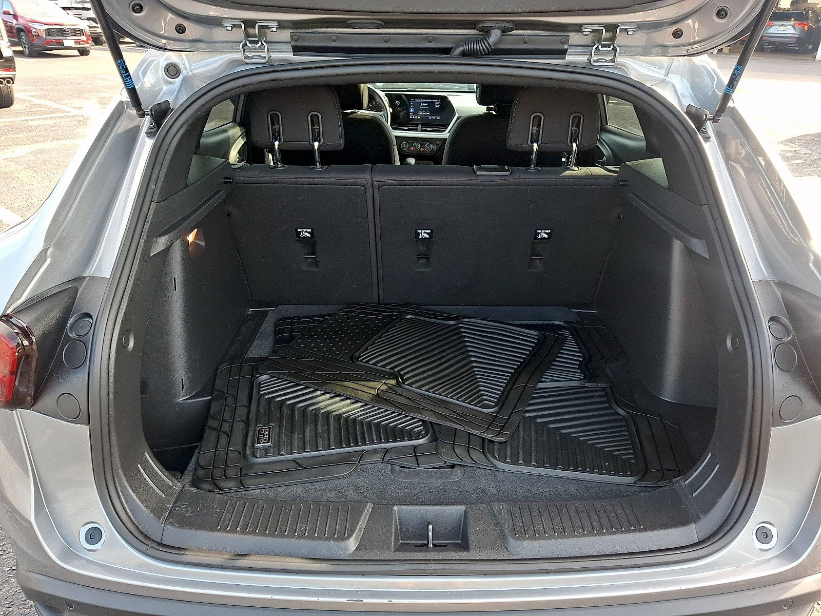 Used 2025 Chevrolet Trax RS w/ Sunroof Package FWD image 28