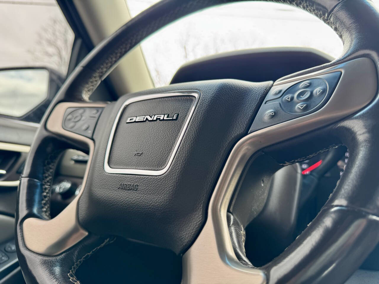 Used 2019 GMC Yukon XL Denali w/ Denali Ultimate Package AWD/4WD image 12