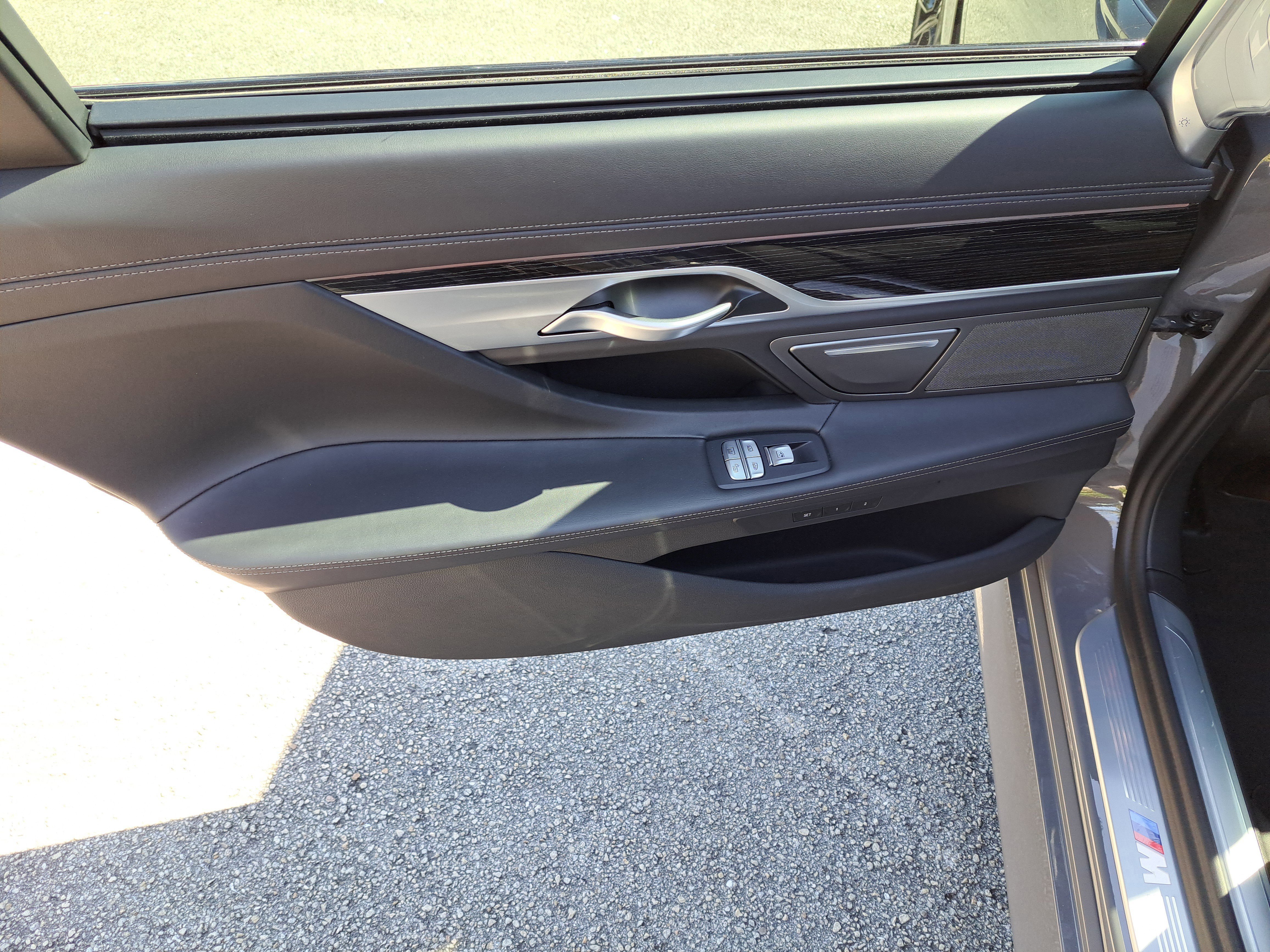 Used 2022 BMW 750i xDrive w/ Executive Package image 10