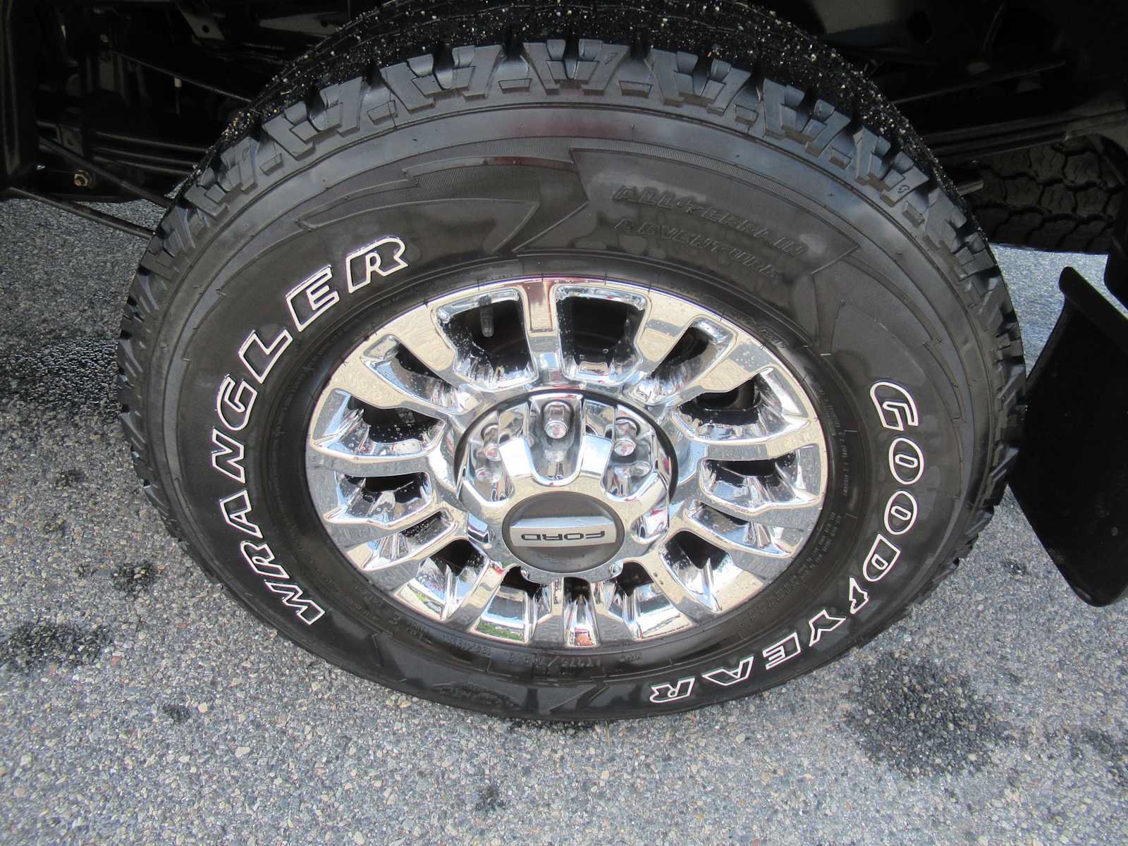 Used 2021 Ford F350 XLT w/ XLT Premium Package AWD/4WD image 12