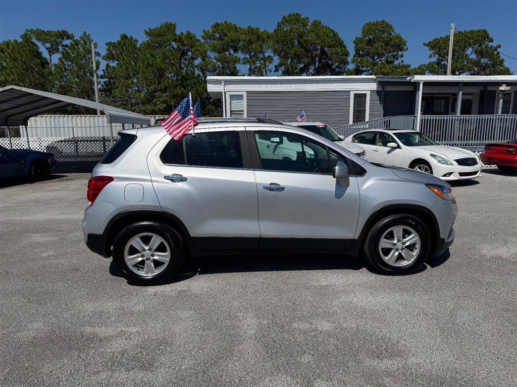Used 2020 Chevrolet Trax LT w/ LT Convenience Package image 6