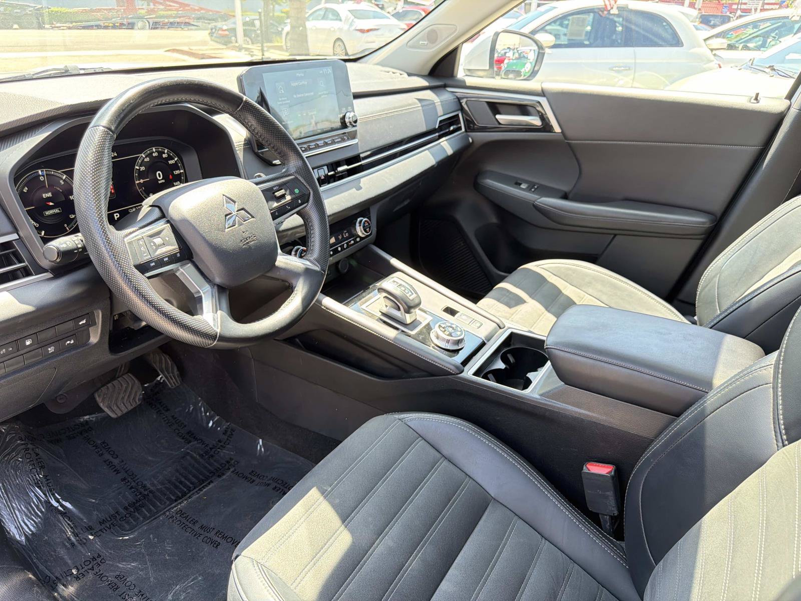Used 2024 Mitsubishi Outlander 4WD Plug-In Hybrid image 14