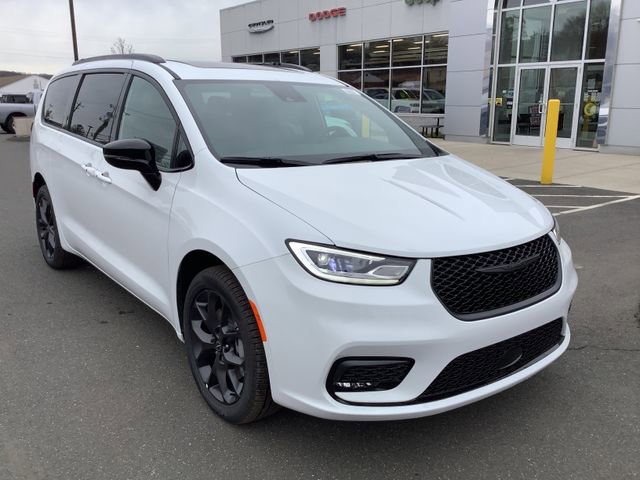 New 2026 Chrysler Pacifica Select image 2