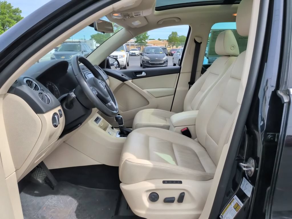 Used 2017 Volkswagen Tiguan SEL FWD image 17