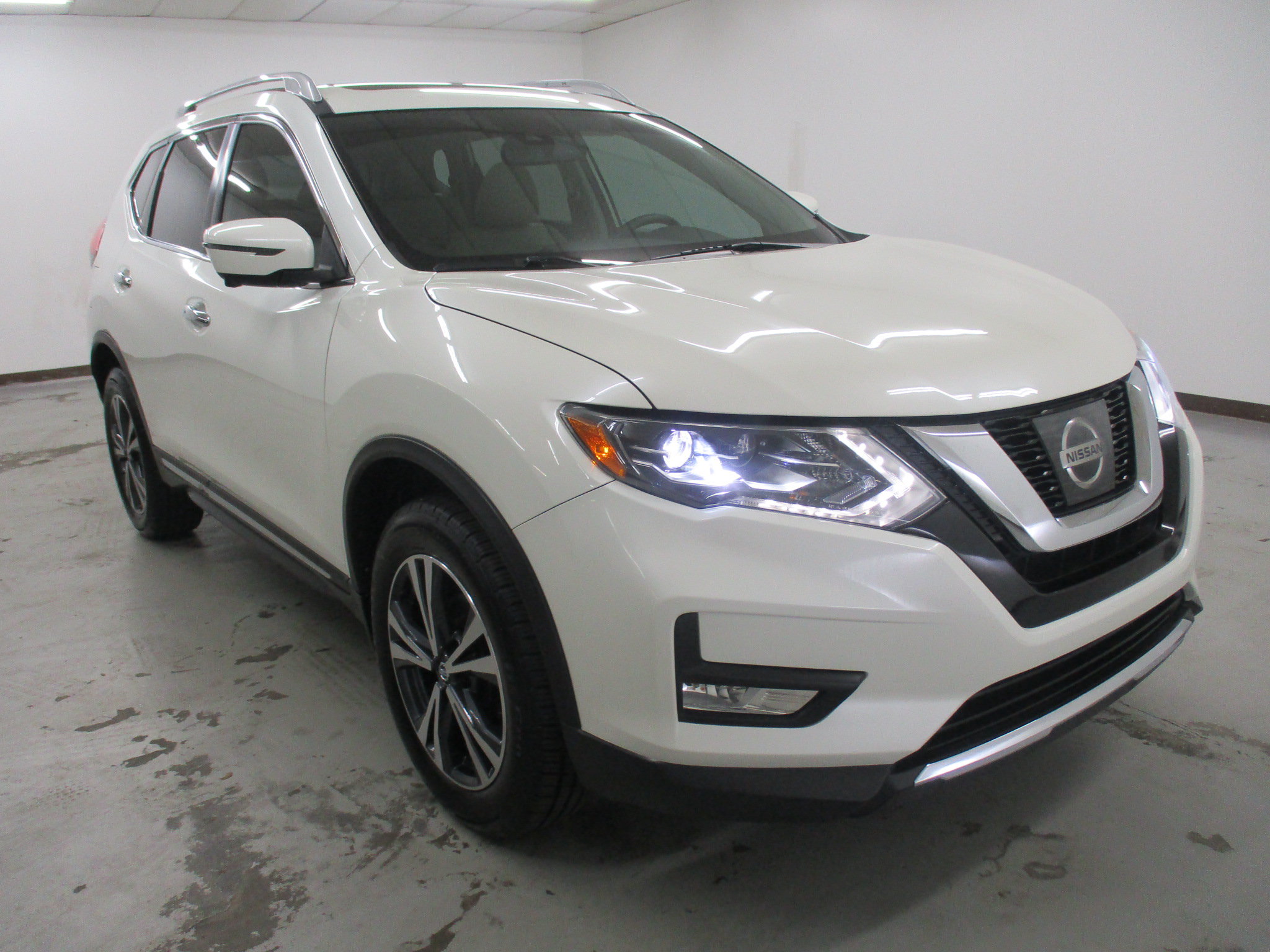 Used 2017 Nissan Rogue SL w/ SL Premium Package