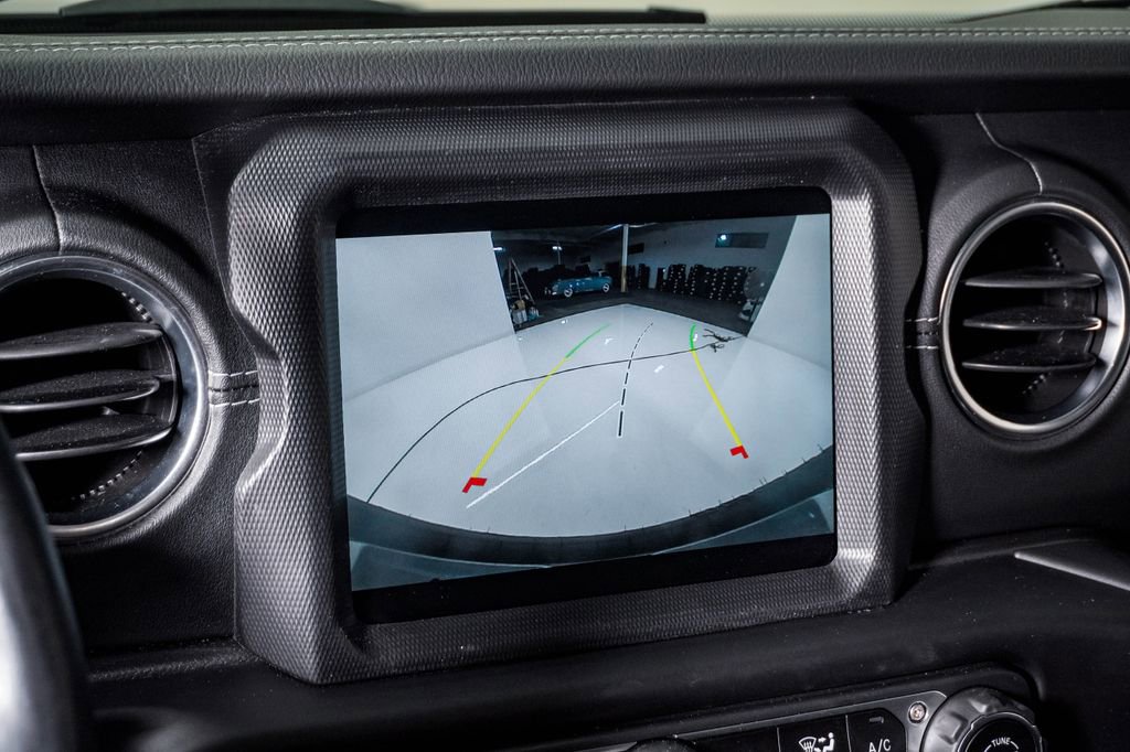 Used 2019 Jeep Wrangler Unlimited Sahara AWD/4WD image 23