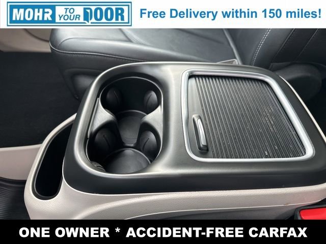 Used 2024 Chrysler Pacifica Touring-L image 22