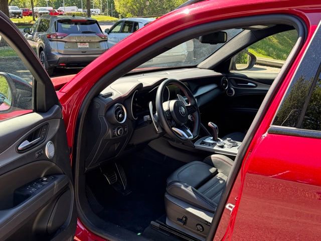 Used 2024 Alfa Romeo Stelvio AWD image 19