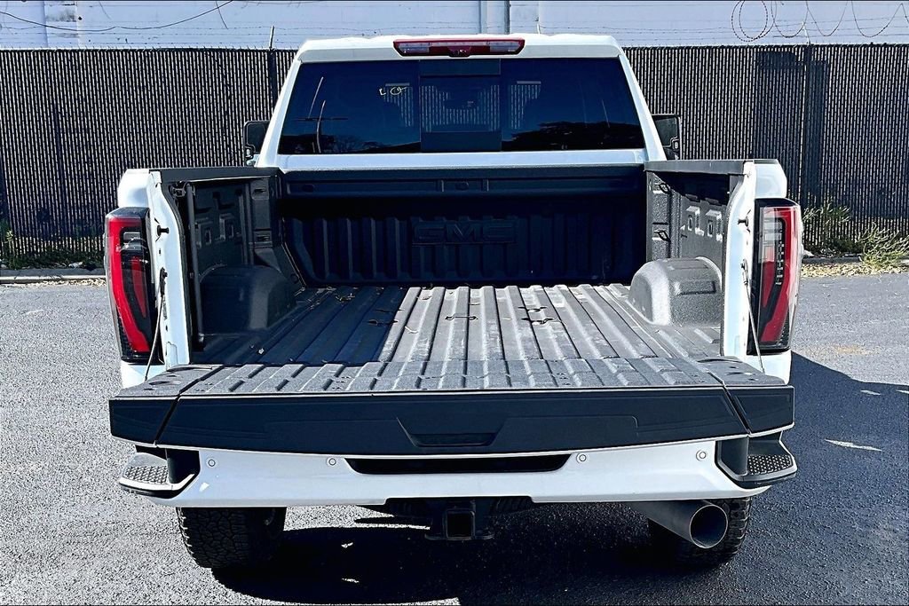 Used 2025 GMC Sierra 2500 AT4 w/ AT4 Premium Plus Package image 7