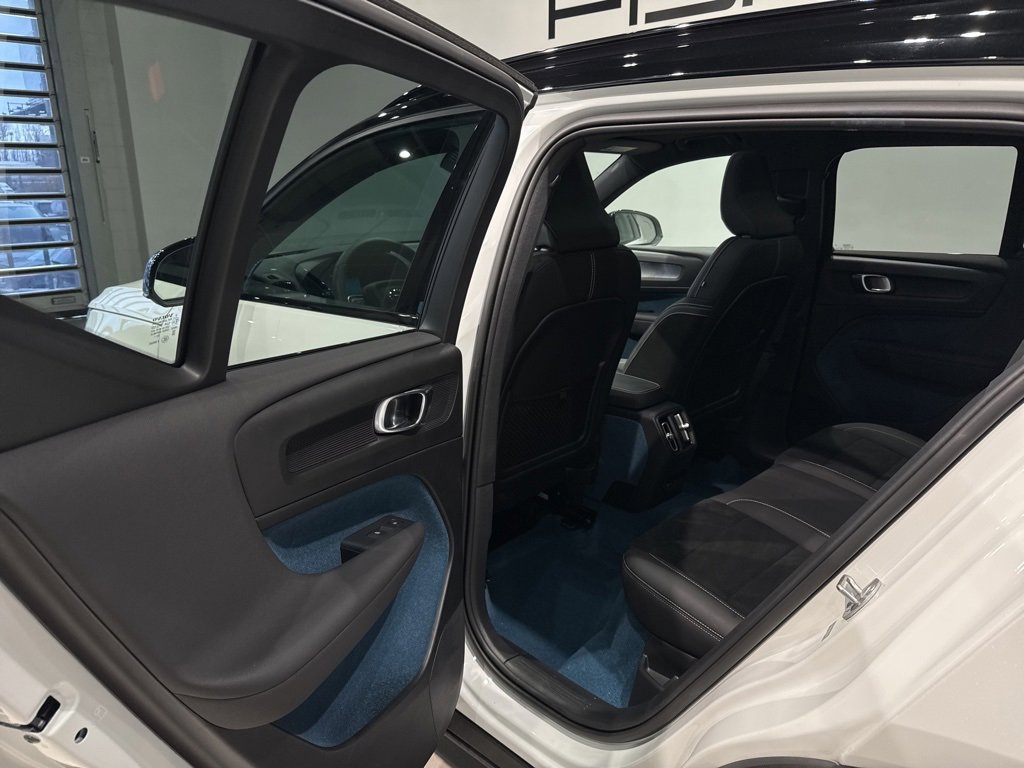 Used 2024 Volvo XC40 Recharge Plus w/ Protection Package Premier image 29