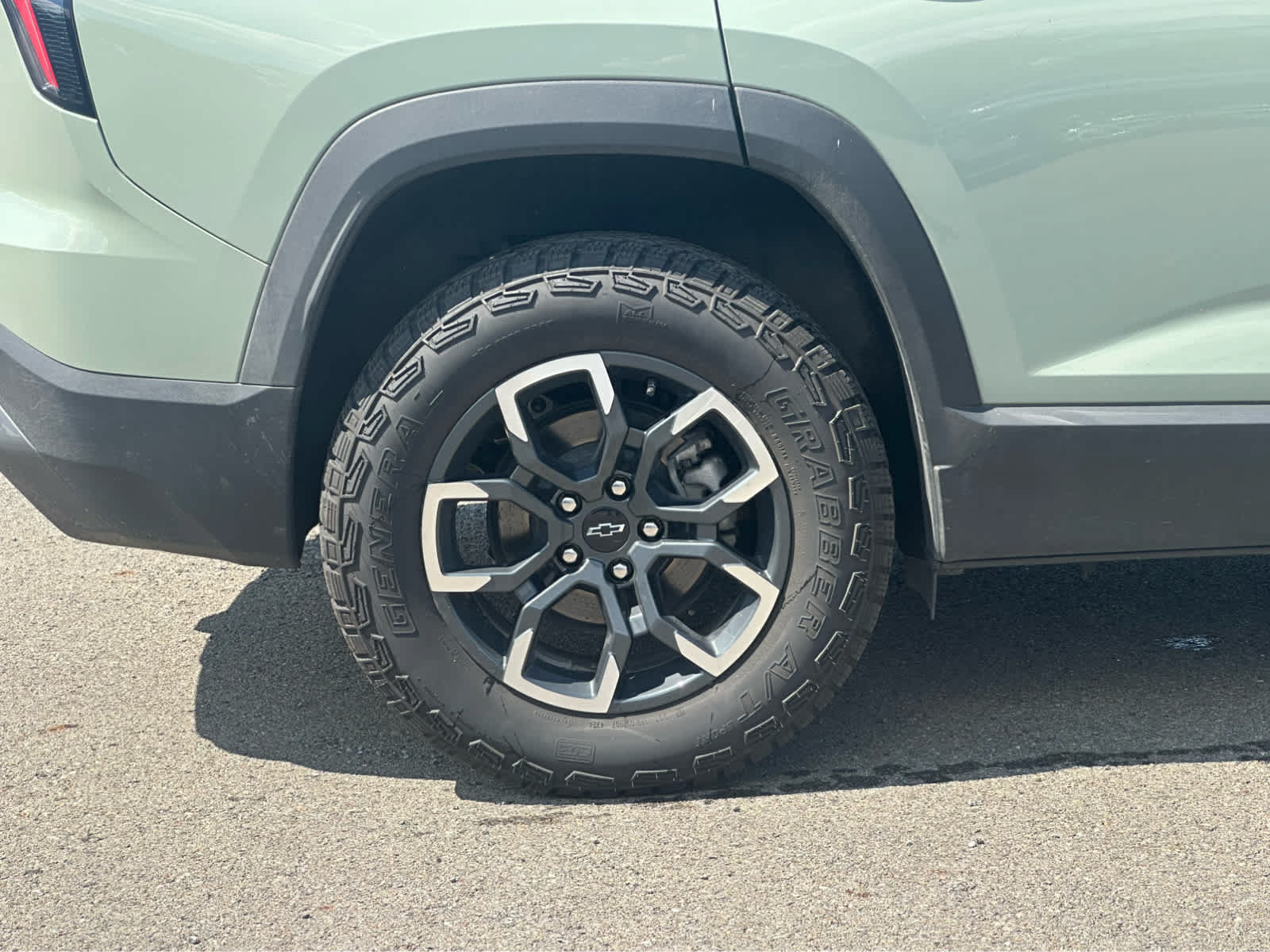 Used 2025 Chevrolet Equinox ACTIV AWD/4WD image 23