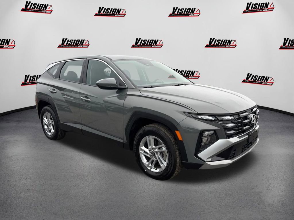 Certified 2025 Hyundai Tucson SE image 3