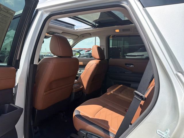 Used 2025 Nissan Pathfinder Platinum w/ Cargo Package image 22