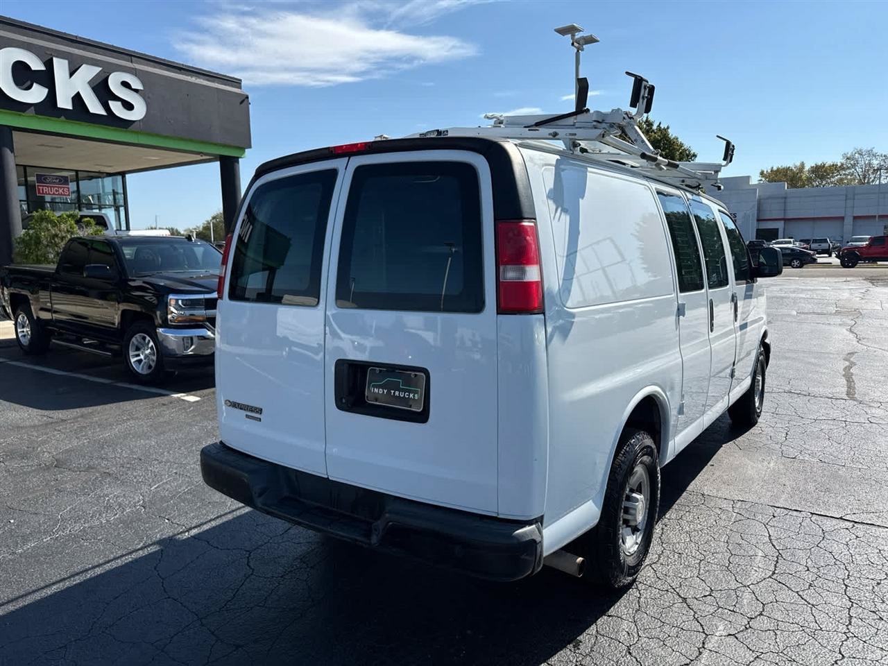 Used 2016 Chevrolet Express 2500 RWD image 8