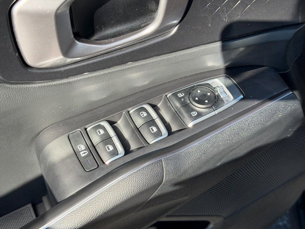 Used 2025 Kia Sorento S w/ Panoramic Sunroof Package FWD image 16