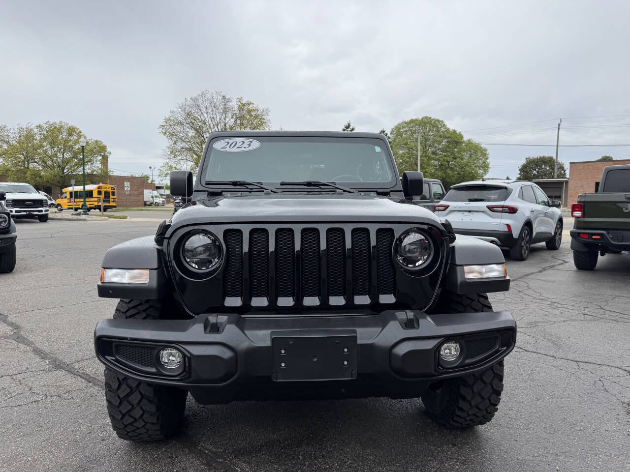 Used 2023 Jeep Wrangler 4WD Willys image 4
