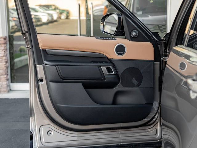 Certified 2025 Land Rover Discovery Metropolitan Edition AWD/4WD image 12