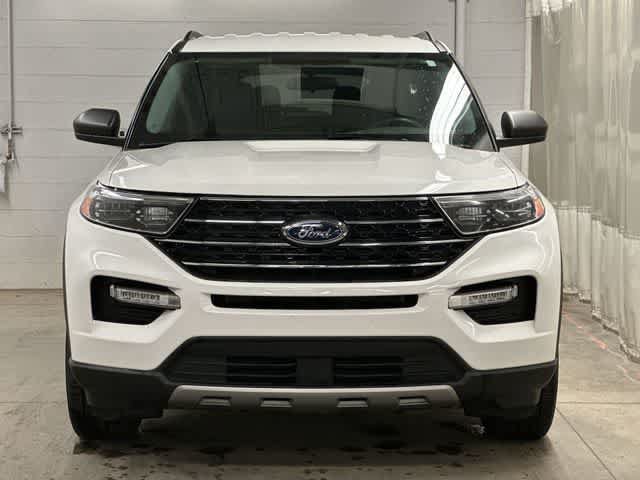 Used 2024 Ford Explorer XLT w/ Equipment Group 202A AWD/4WD image 19
