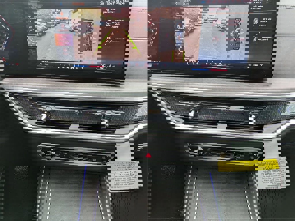 New 2025 BMW X7 xDrive40i w/ Premium Package image 32