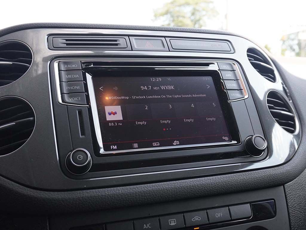 Used 2018 Volkswagen Tiguan Limited w/ Premium Package AWD/4WD image 43