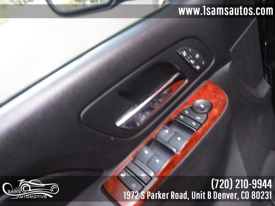 Used 2013 Chevrolet Avalanche LTZ image 30