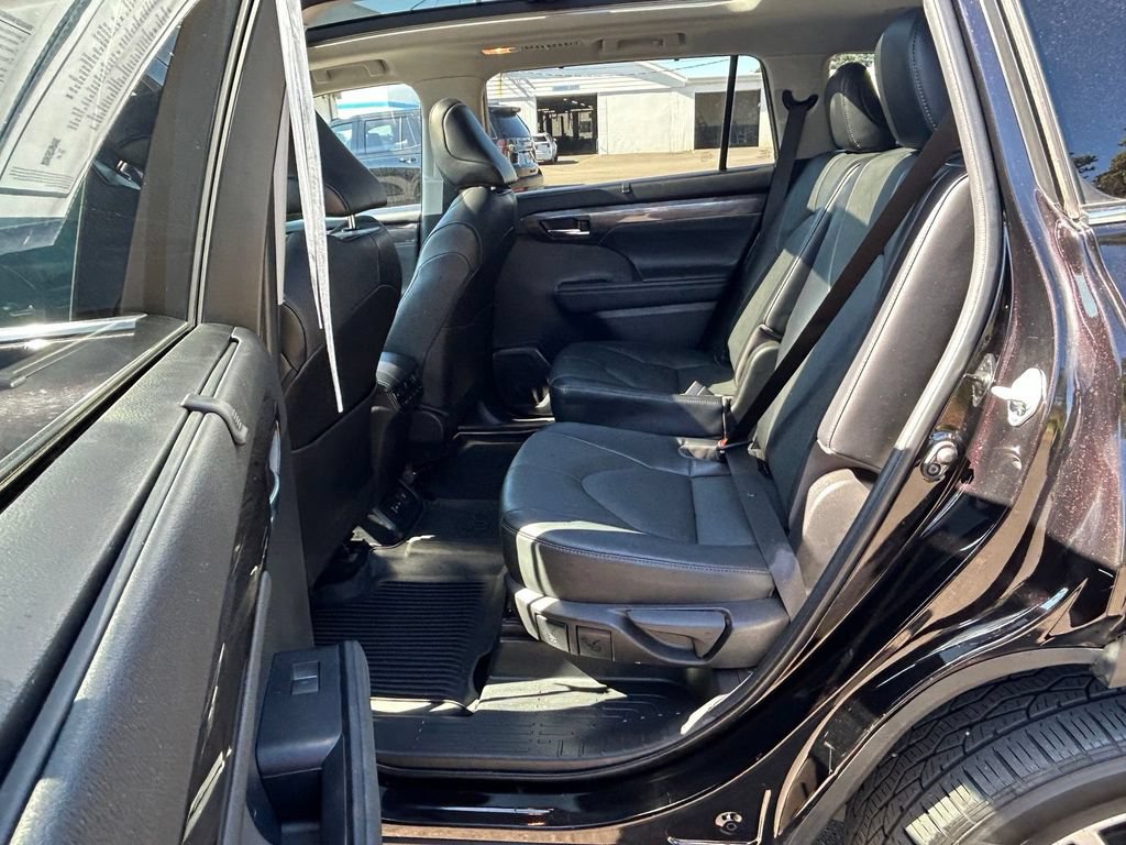 Used 2022 Toyota Highlander Platinum AWD/4WD image 36