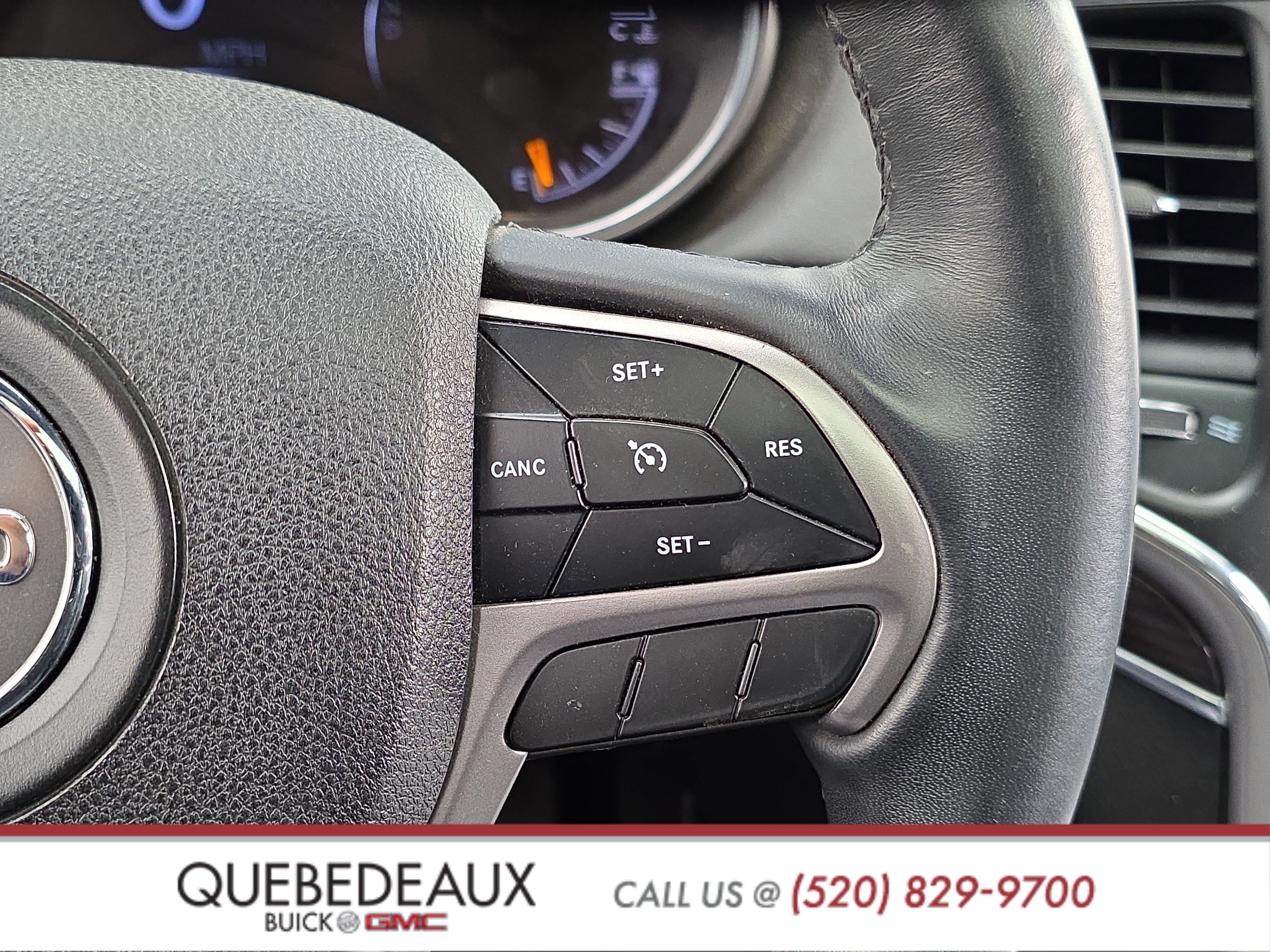 Used 2018 Jeep Grand Cherokee Overland AWD/4WD image 11