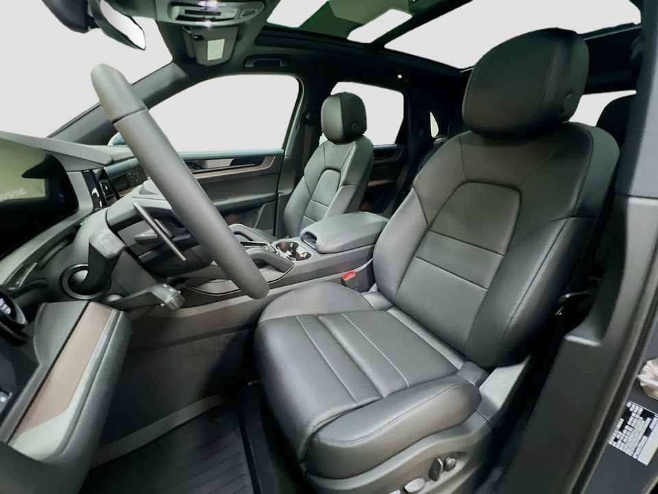 New 2026 Porsche Cayenne AWD/4WD image 5