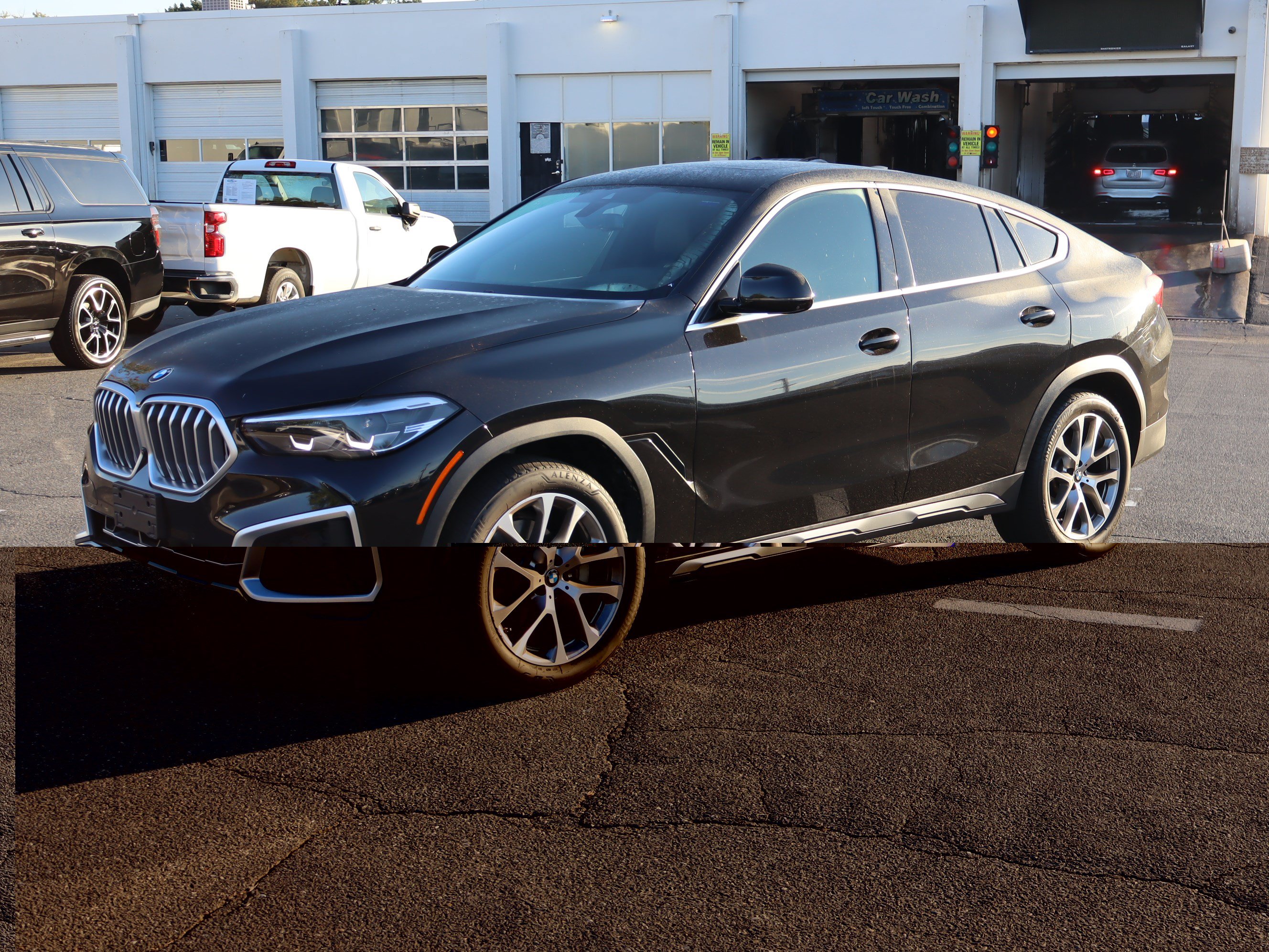 Used 2022 BMW X6 xDrive40i w/ Premium Package AWD/4WD image 5