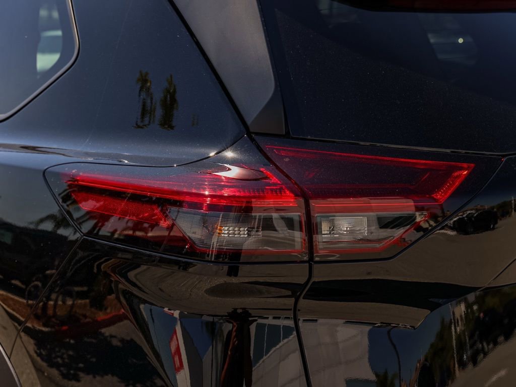 New 2026 Nissan Rogue SV image 7