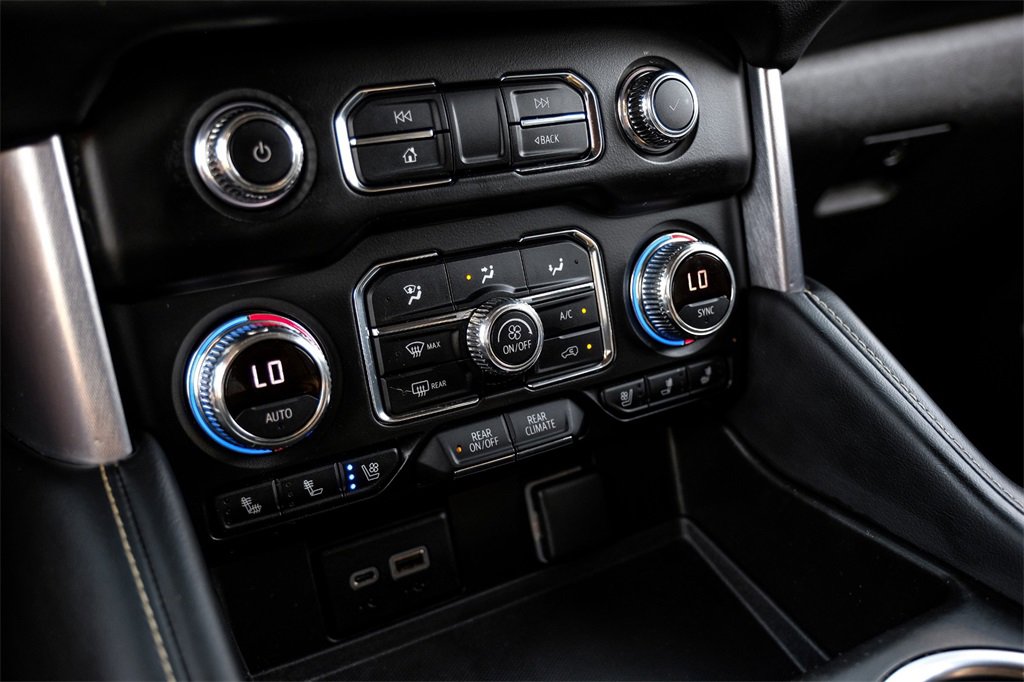 Used 2021 GMC Yukon XL SLT image 24