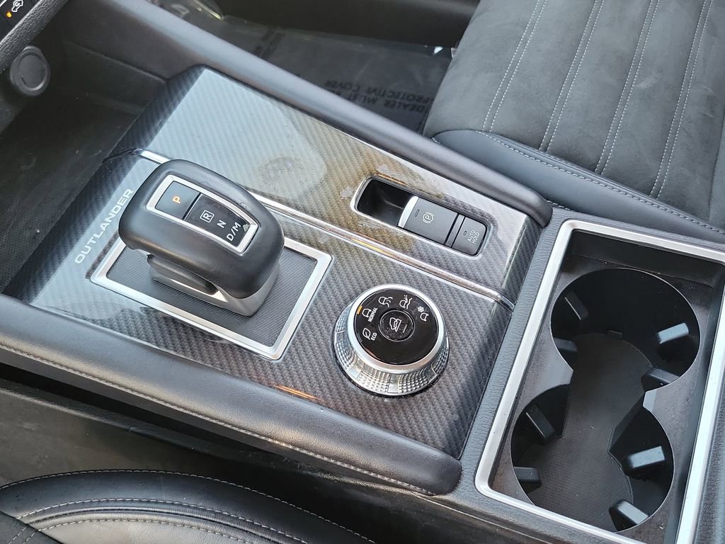 Used 2023 Mitsubishi Outlander SE image 16