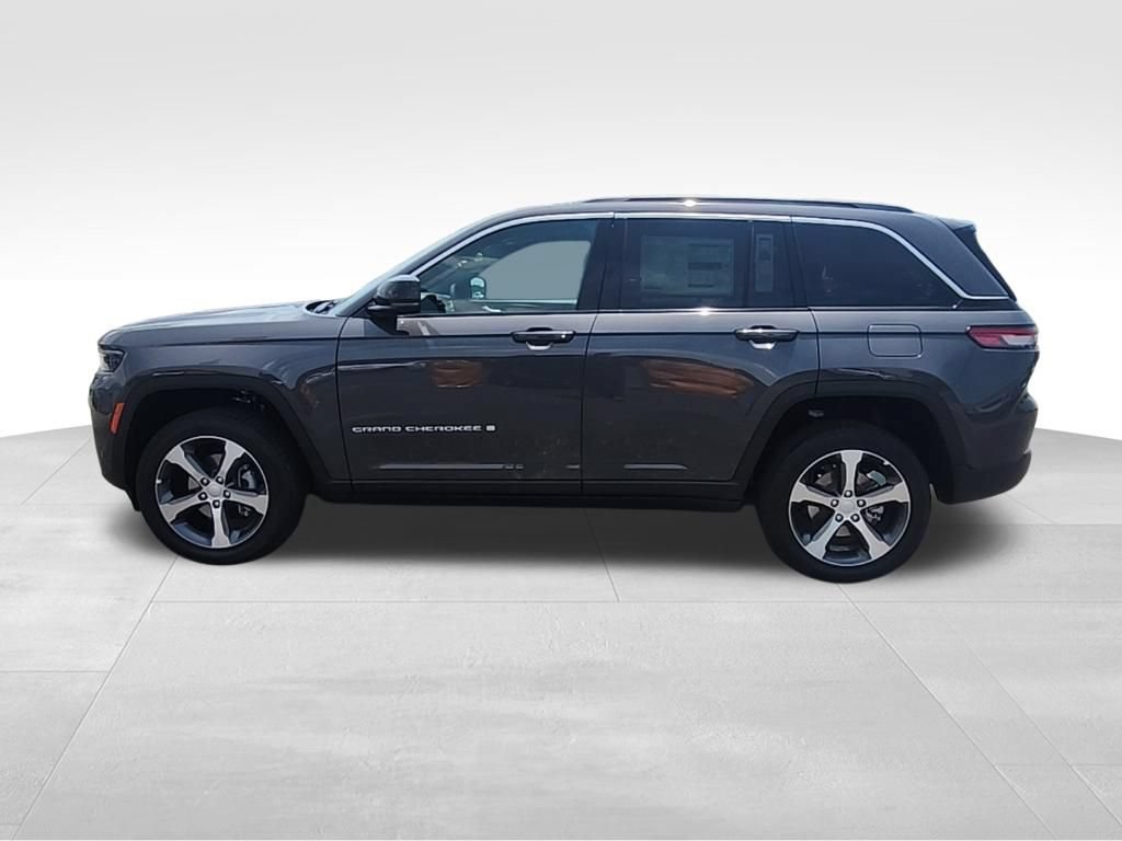 New 2026 Jeep Grand Cherokee Limited w/ Luxury Tech Group II RWD image 19