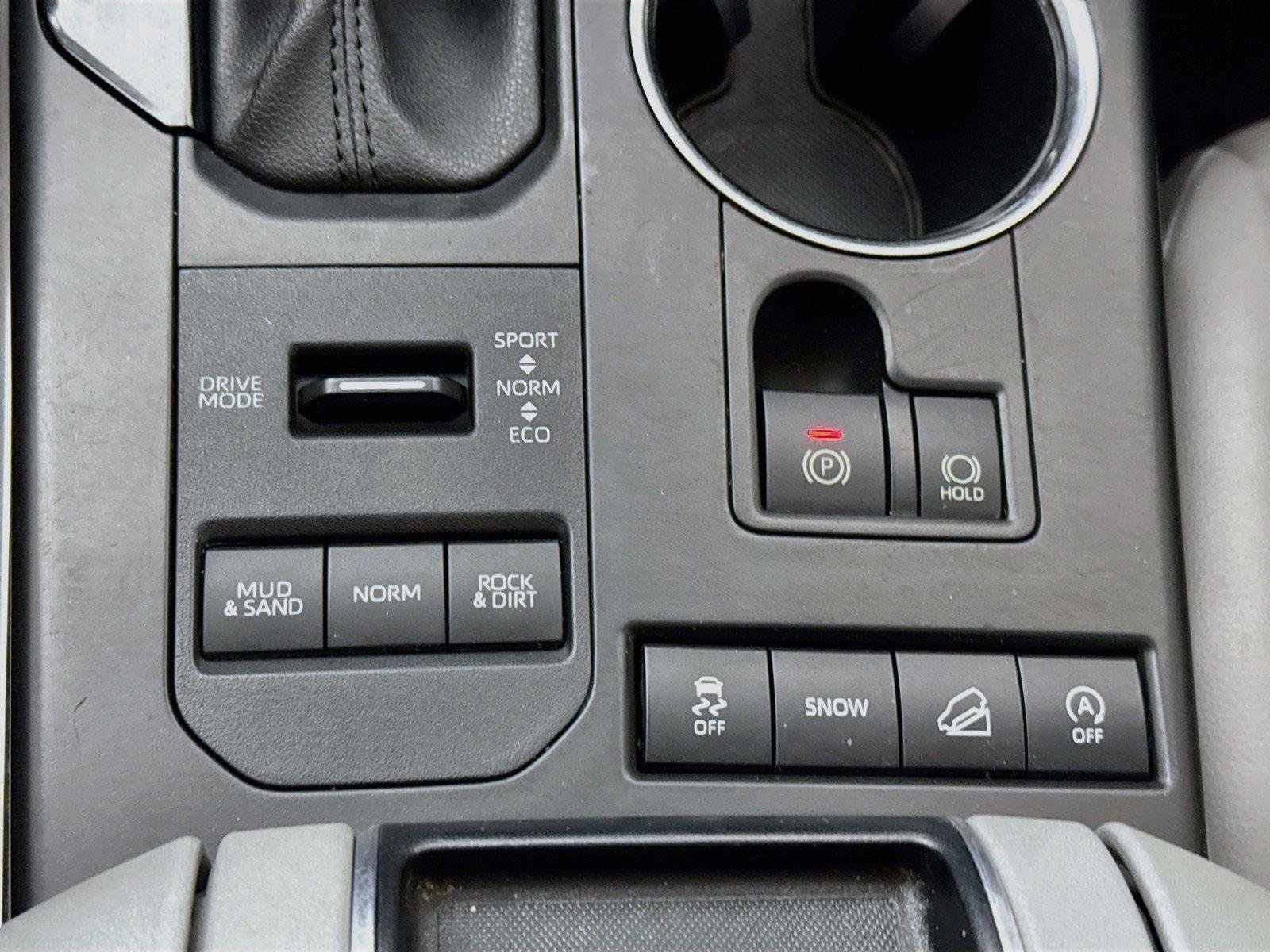 Used 2021 Toyota Highlander XLE AWD/4WD image 28