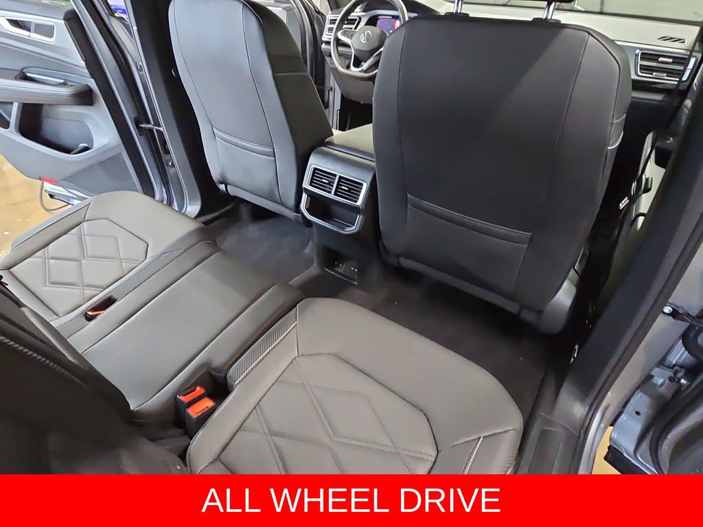Used 2025 Volkswagen Atlas Cross Sport SE AWD/4WD image 12
