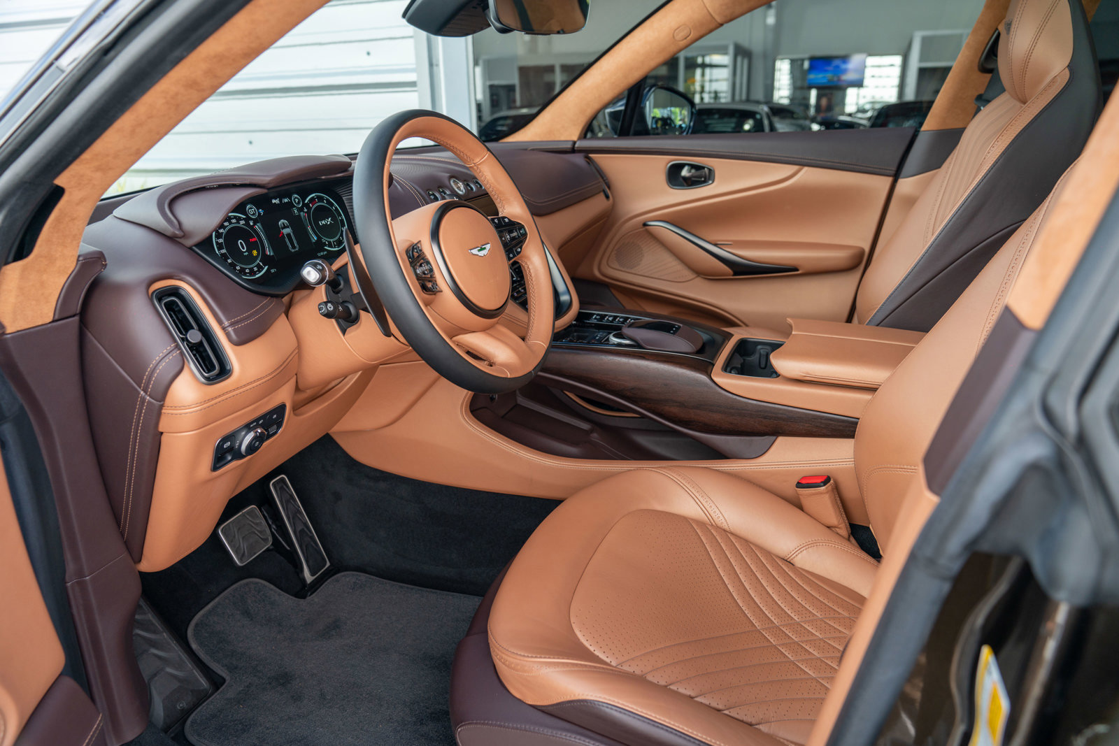 Used 2021 Aston Martin DBX image 12