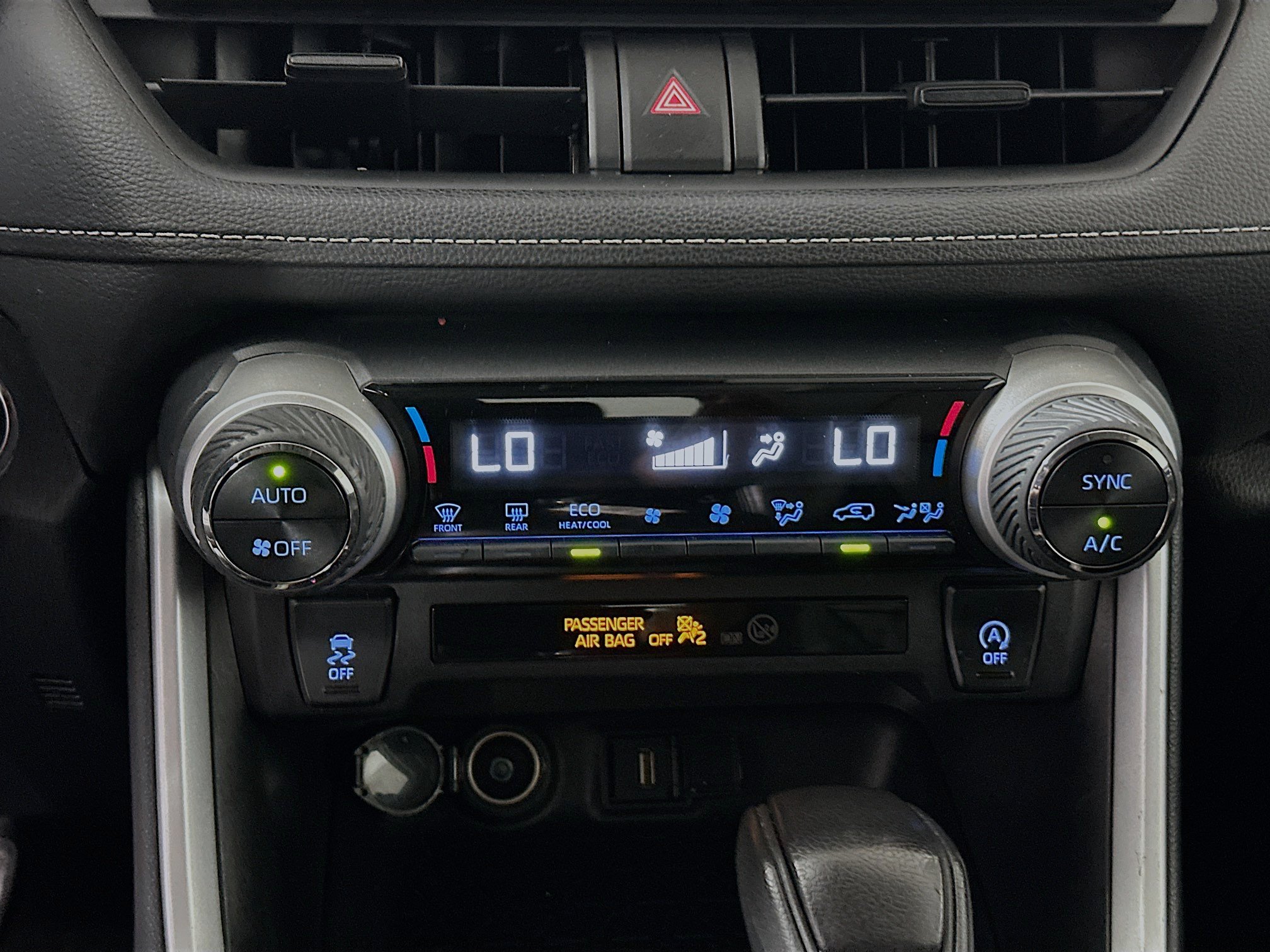Used 2021 Toyota RAV4 XLE w/ Convenience Package FWD image 23