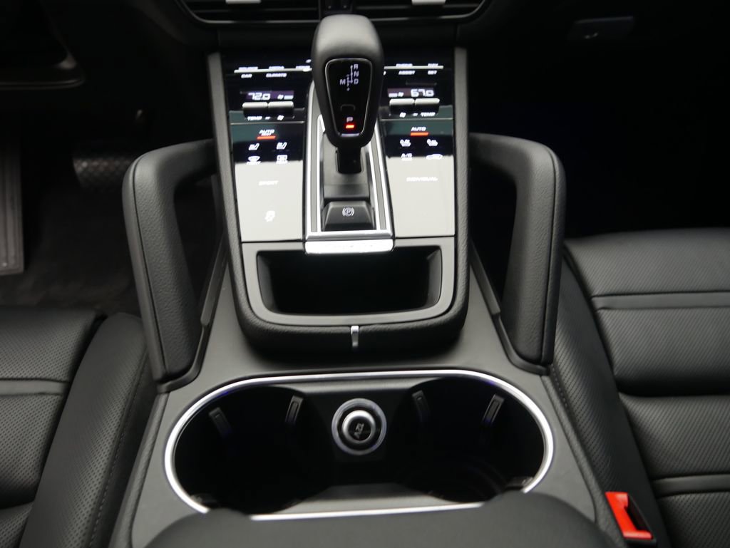 Certified 2023 Porsche Cayenne Platinum Edition AWD/4WD image 34