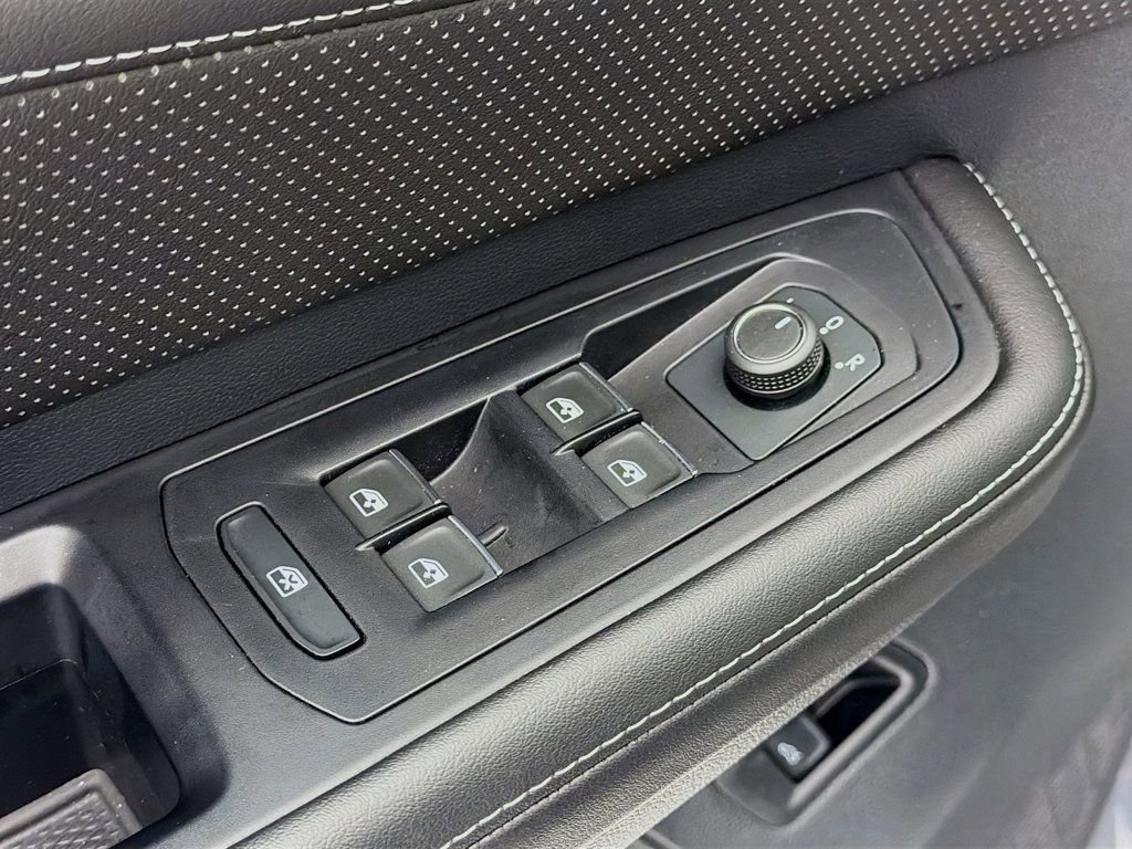 Used 2025 Volkswagen Atlas SEL image 19