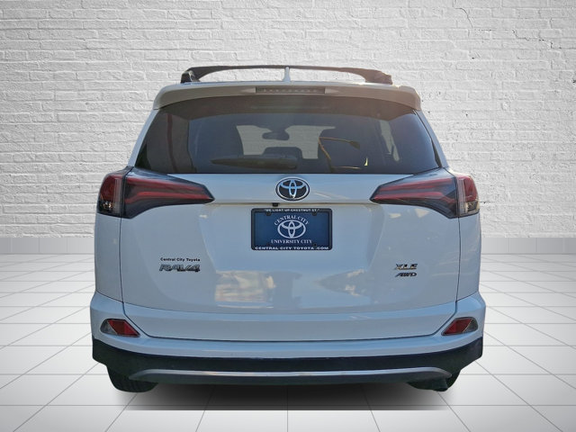 Used 2018 Toyota RAV4 XLE AWD/4WD image 5